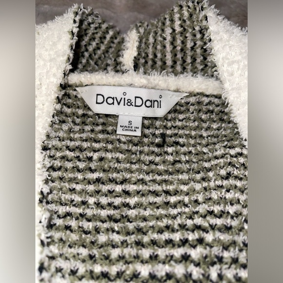 Super soft and cute Aztec print cardigan - Picture 2 of 2